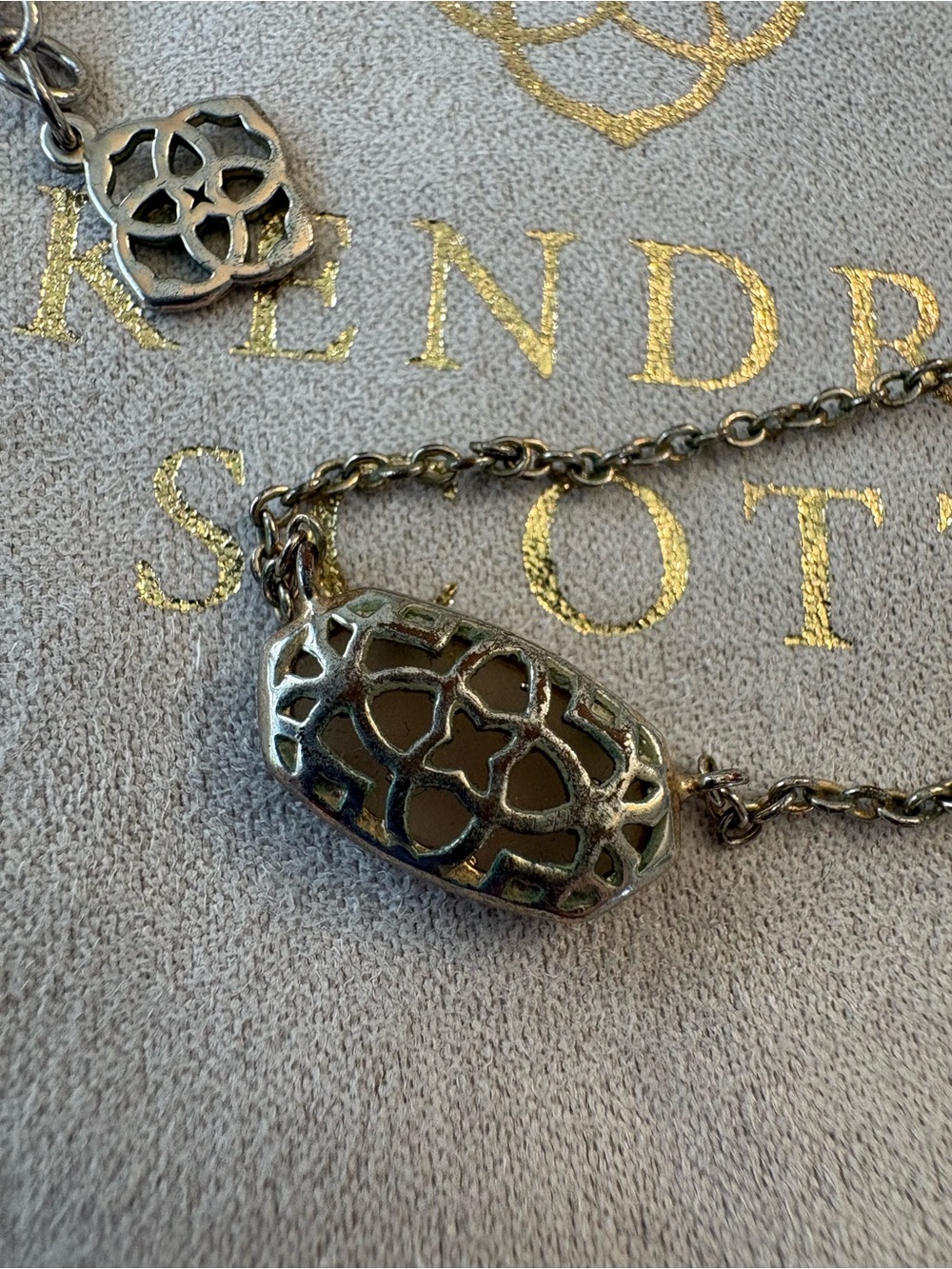 Kendra Scott Elisa Pendant Necklace Iridescent Drusy Rose Gold Faded to Silver - Picture 4 of 5